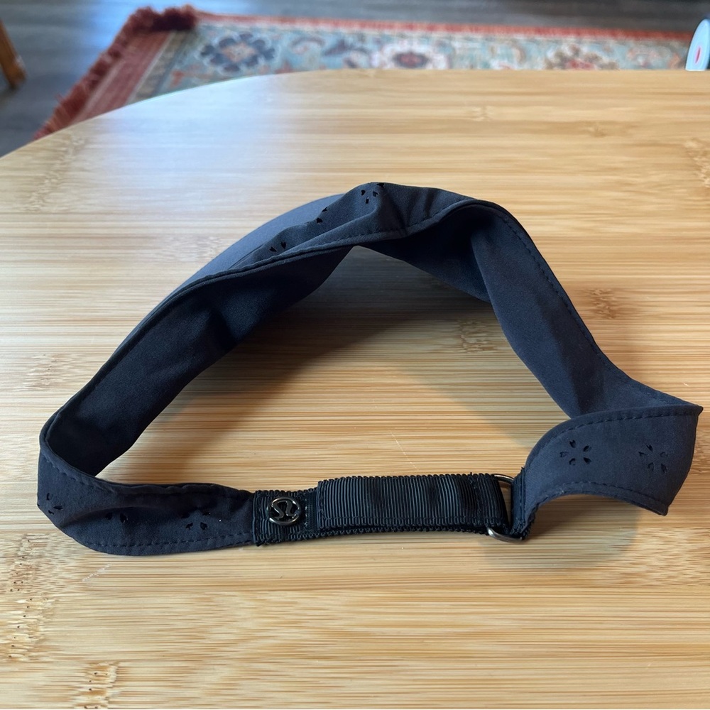 Lululemon black visor - Picture 3 of 3